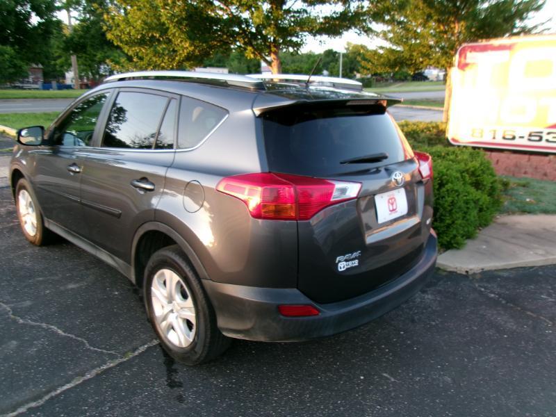 Toyota RAV4 LE FWD 2015