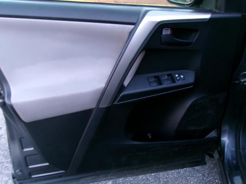 Toyota RAV4 LE FWD 2015