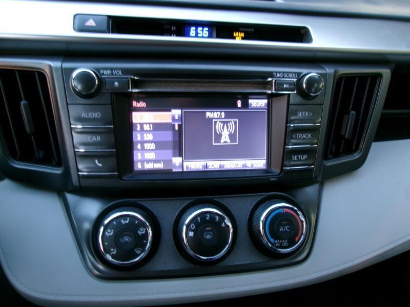 Toyota RAV4 LE FWD 2015