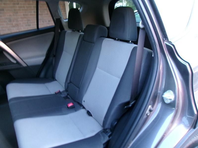 Toyota RAV4 LE FWD 2015