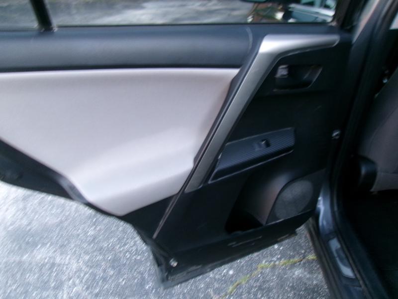 Toyota RAV4 LE FWD 2015