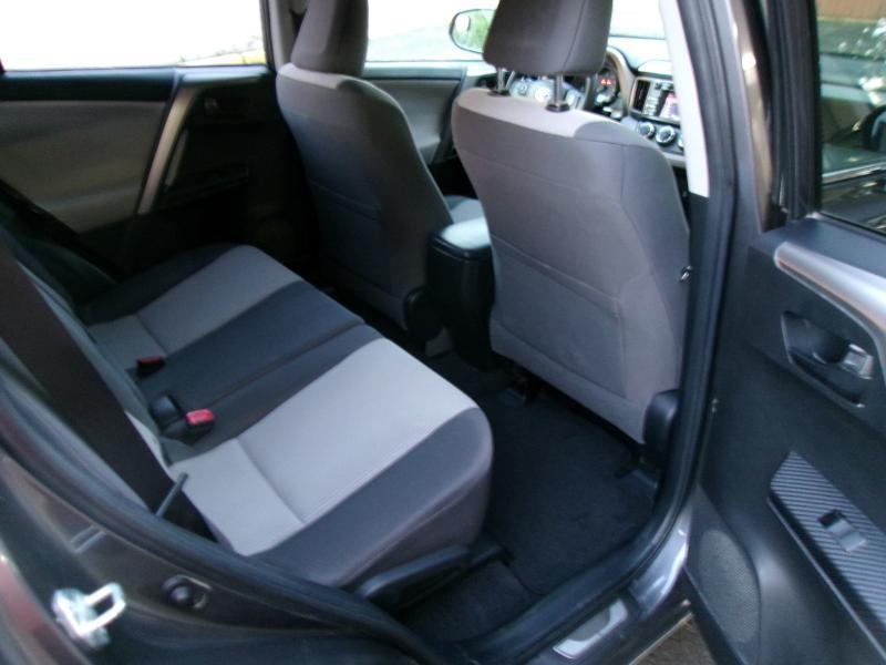 Toyota RAV4 LE FWD 2015
