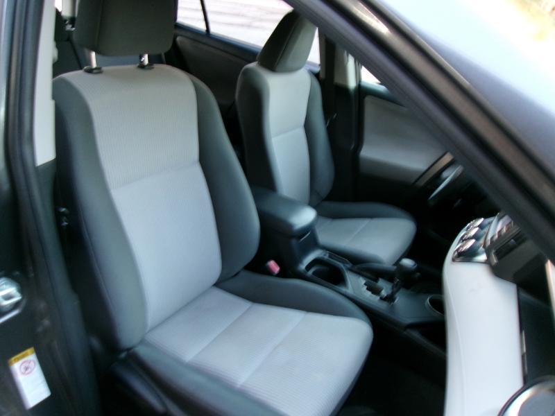Toyota RAV4 LE FWD 2015