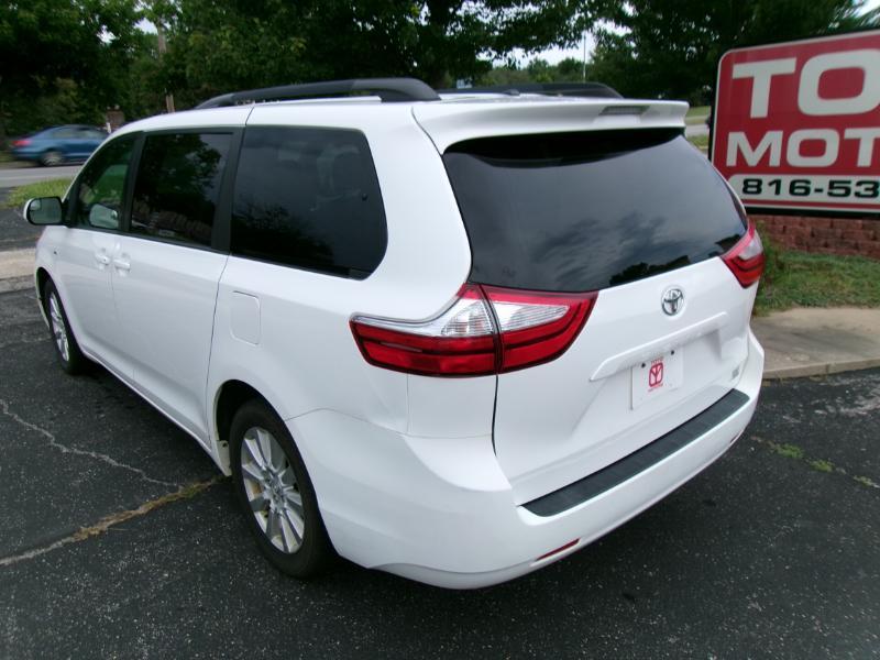 2017 Toyota Sienna LE - Photo 6
