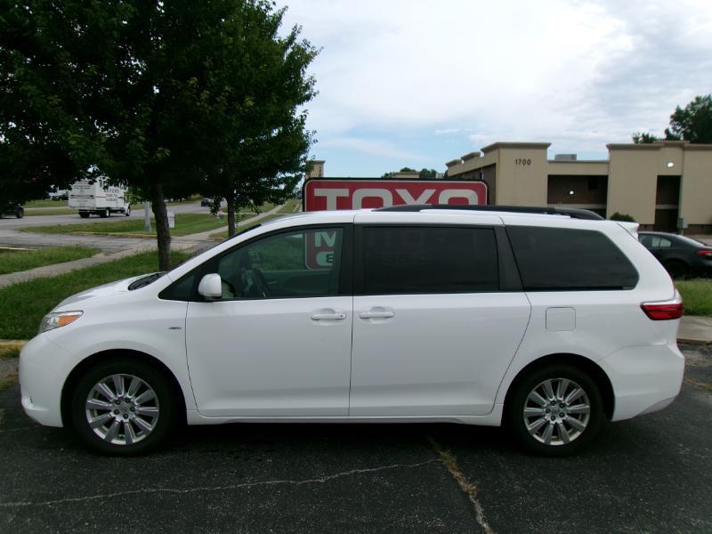 2017 Toyota Sienna LE - Photo 7