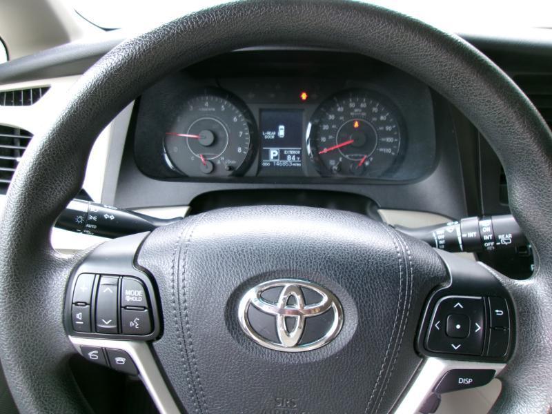 2017 Toyota Sienna LE - Photo 13