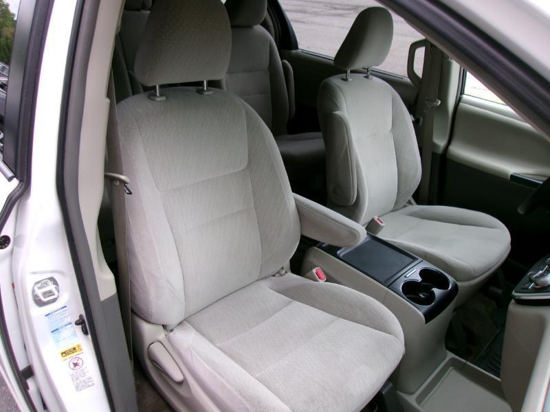 2017 Toyota Sienna LE - Photo 23