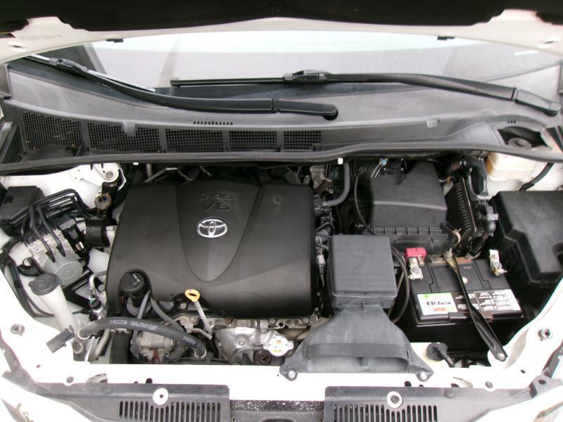 2017 Toyota Sienna LE - Photo 25