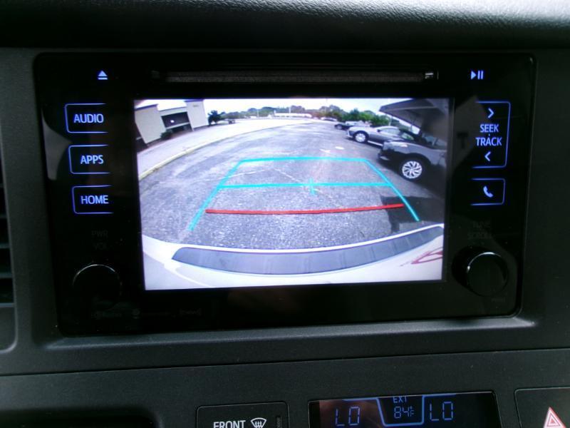 2017 Toyota Sienna LE - Photo 16