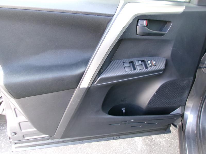 Toyota RAV4 LE AWD 2015