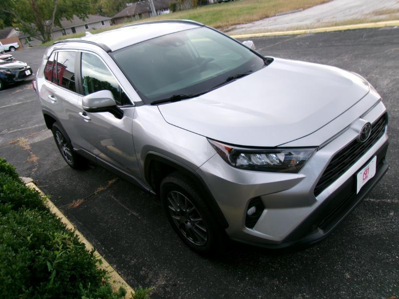 Toyota RAV4 LE AWD 2019