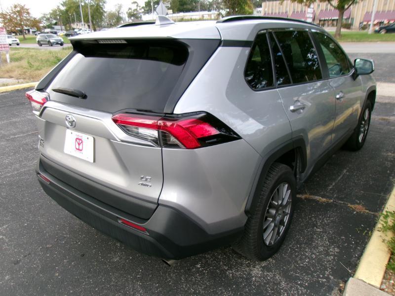 Toyota RAV4 LE AWD 2019