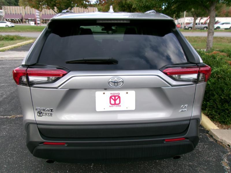 Toyota RAV4 LE AWD 2019