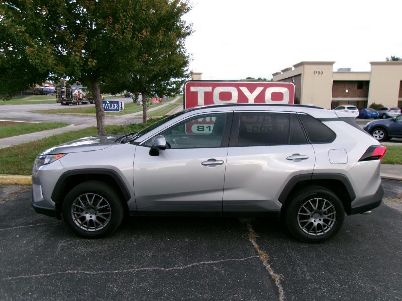 Toyota RAV4 LE AWD 2019