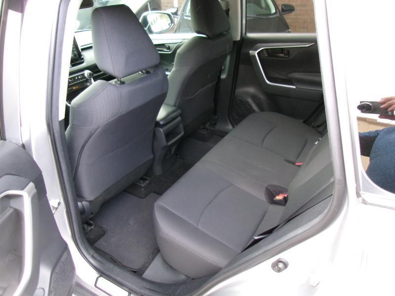 Toyota RAV4 LE AWD 2019