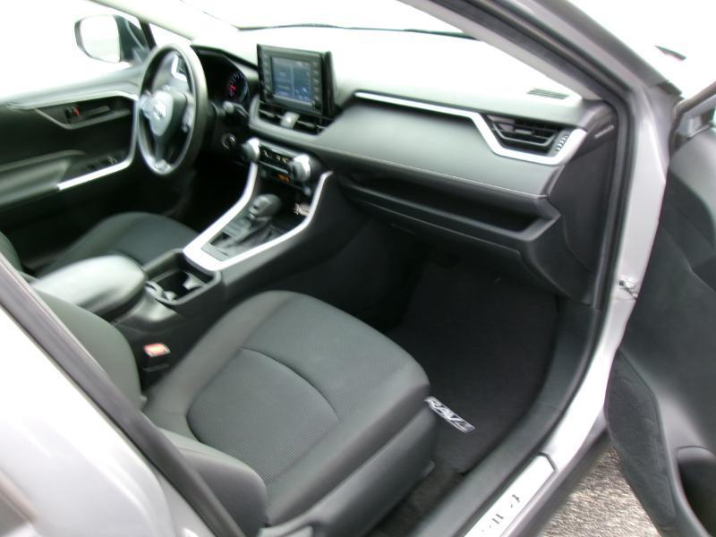 Toyota RAV4 LE AWD 2019