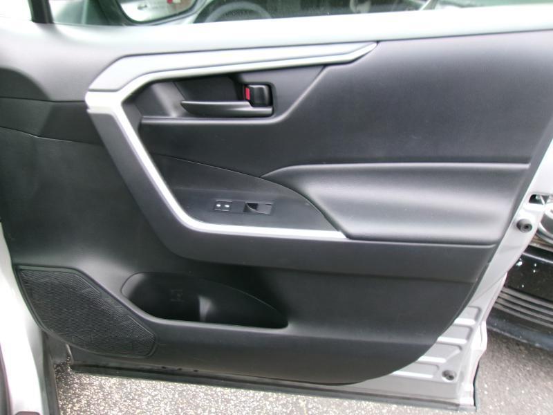 Toyota RAV4 LE AWD 2019