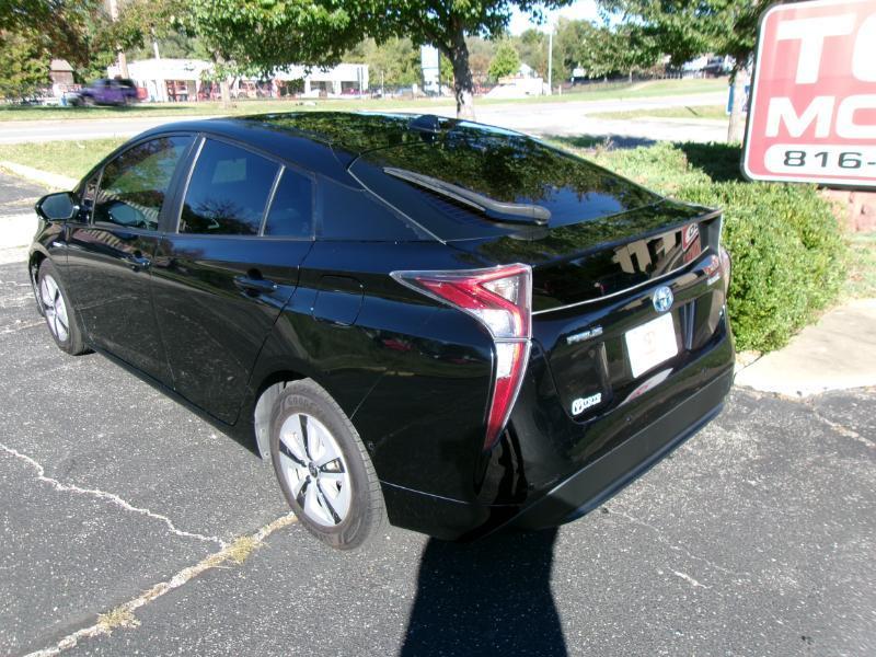 Toyota Prius Two 2017