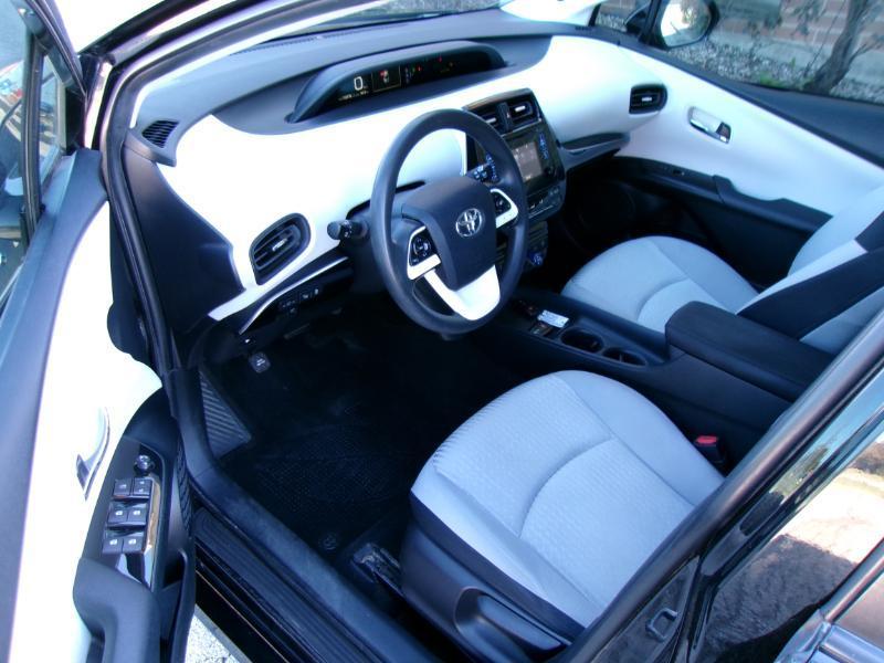 Toyota Prius Two 2017