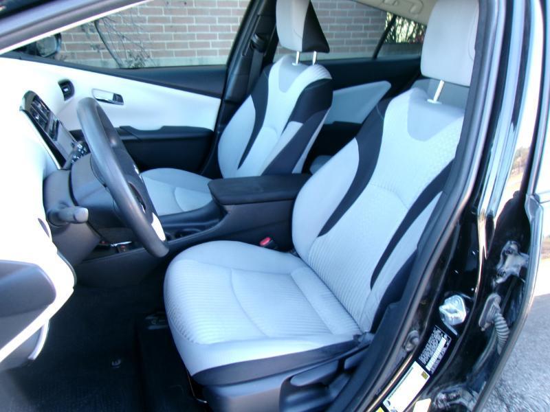 Toyota Prius Two 2017