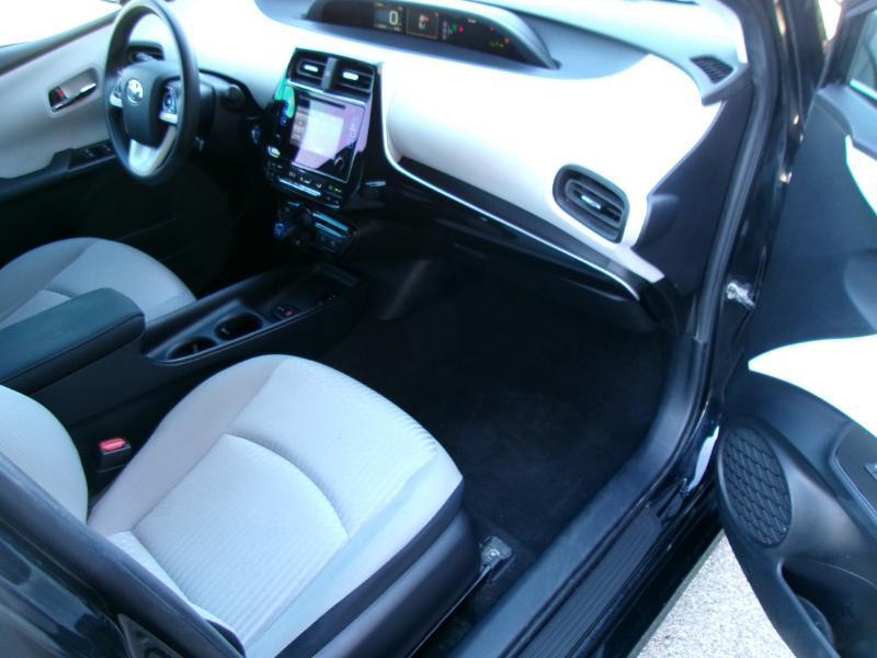 Toyota Prius Two 2017