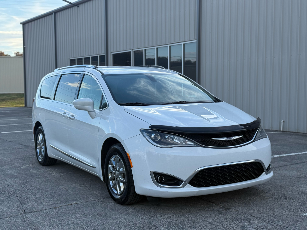 2020 Chrysler Pacifica Touring L photo 3