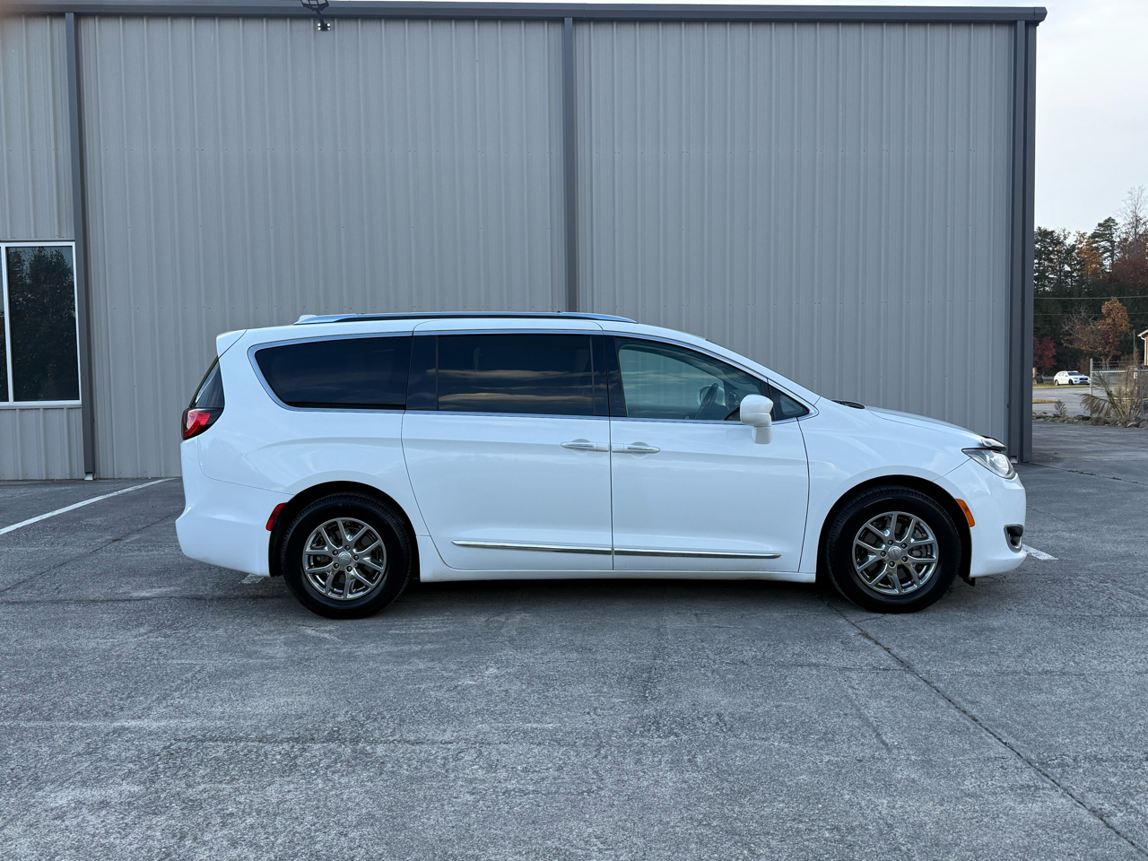 2020 Chrysler Pacifica Touring L photo 4