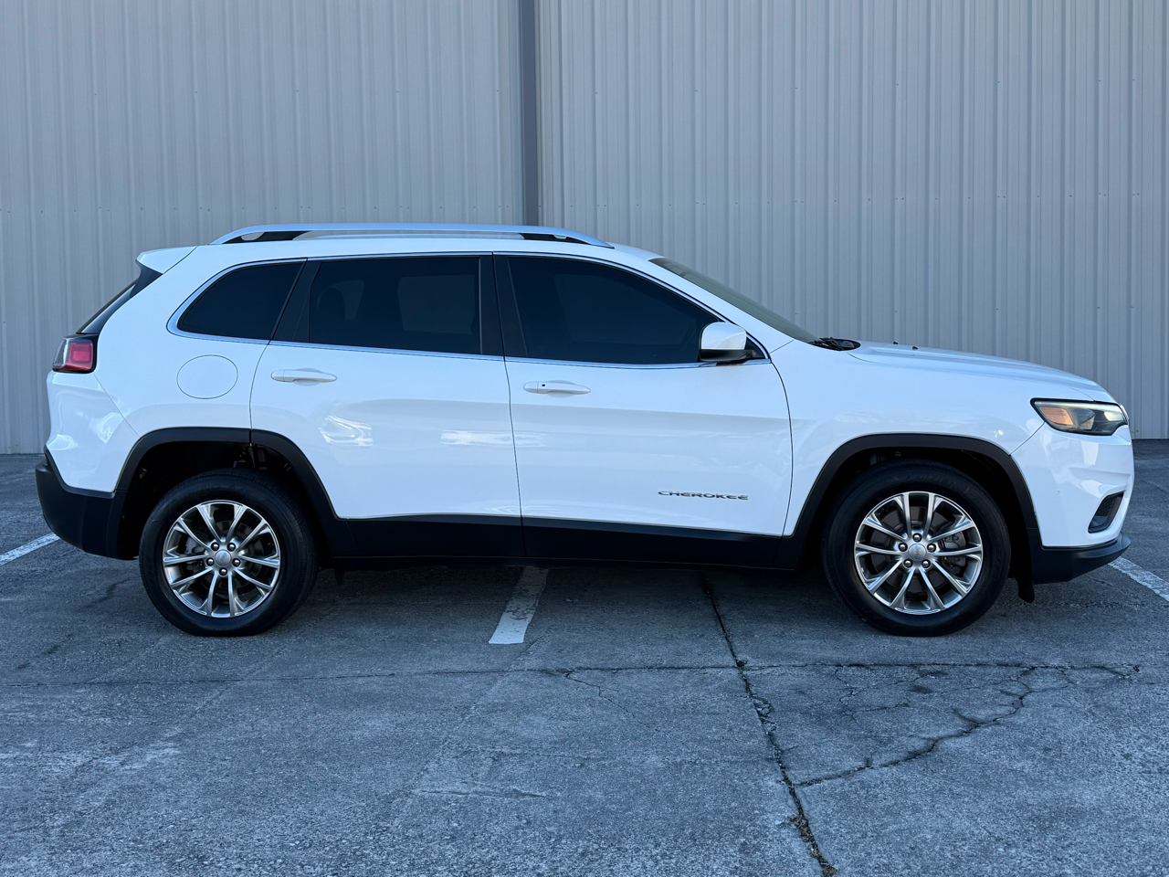 2019 Jeep Cherokee Latitude photo 3