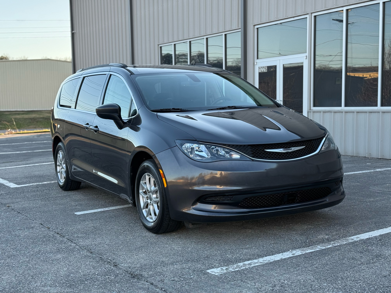2021 Chrysler Voyager LXi photo 3
