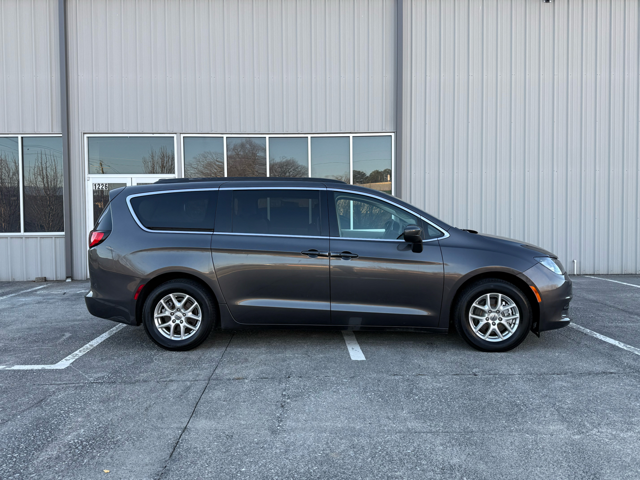 2021 Chrysler Voyager LXi photo 4