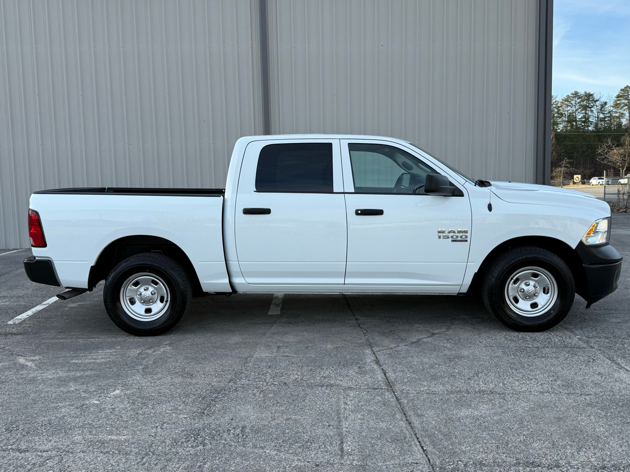 RAM 1500 Classic Tradesman 4x2 Crew Cab 5'7" Box 2023