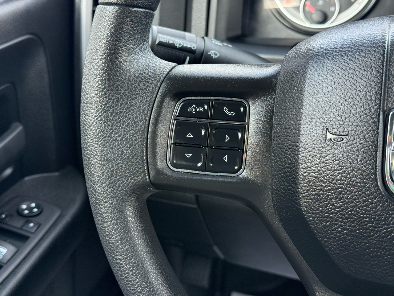 RAM 1500 Classic Tradesman 4x2 Crew Cab 5'7" Box 2023