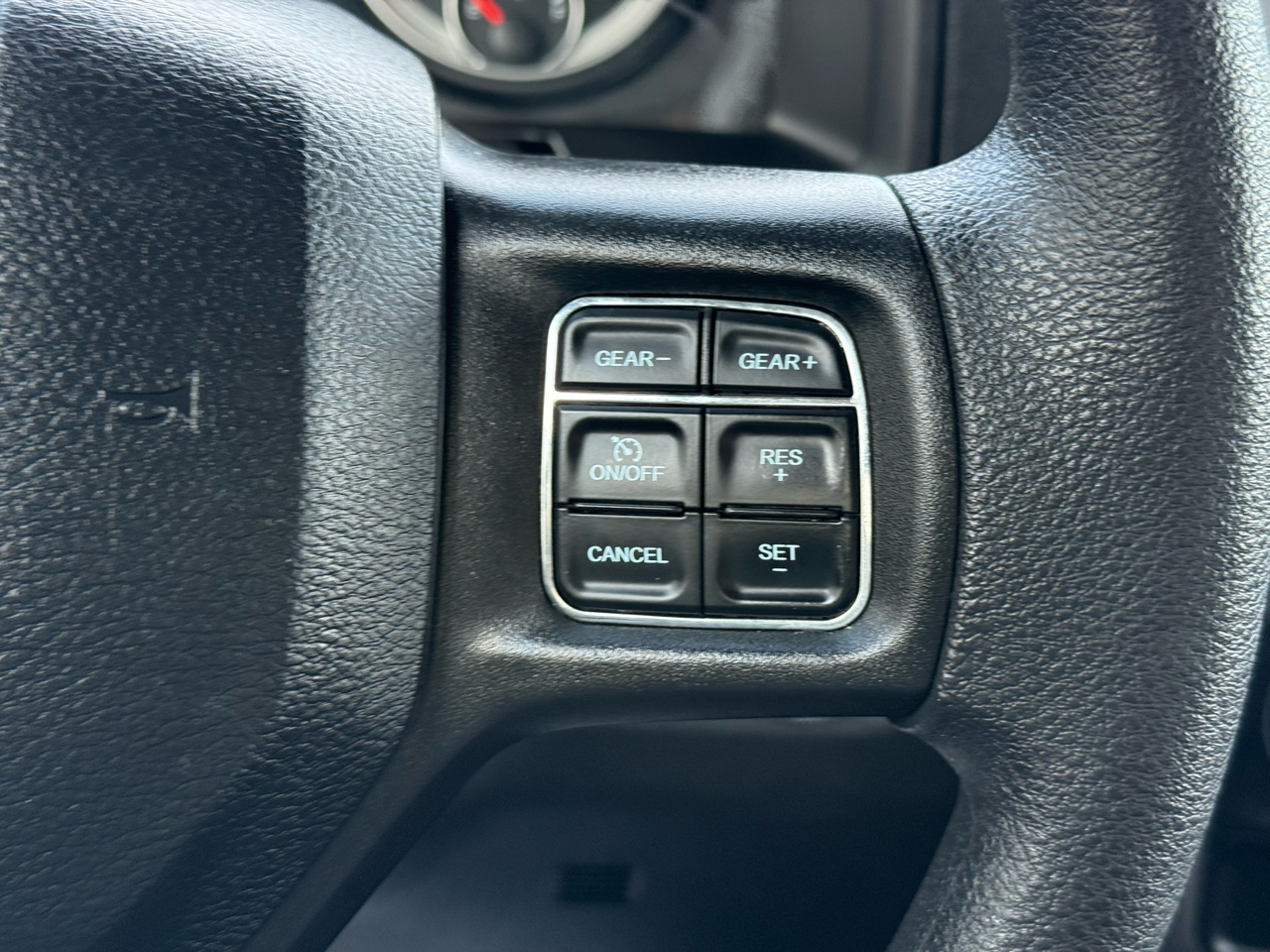 RAM 1500 Classic Tradesman 4x2 Crew Cab 5'7" Box 2023