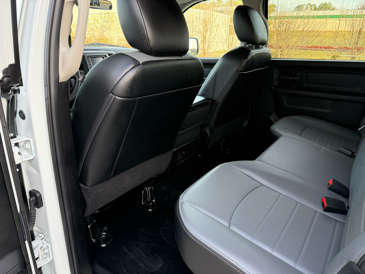 RAM 1500 Classic Tradesman 4x2 Crew Cab 5'7" Box 2023