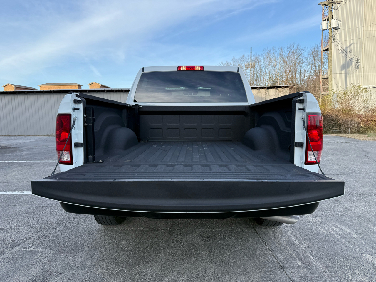 RAM 1500 Classic Tradesman 4x2 Crew Cab 5'7" Box 2023