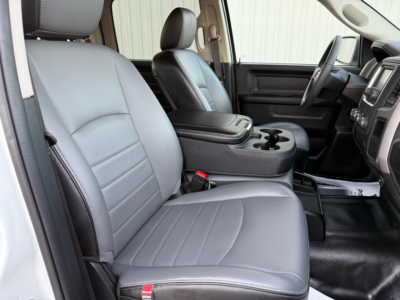 RAM 1500 Classic Tradesman 4x2 Crew Cab 5'7" Box 2023