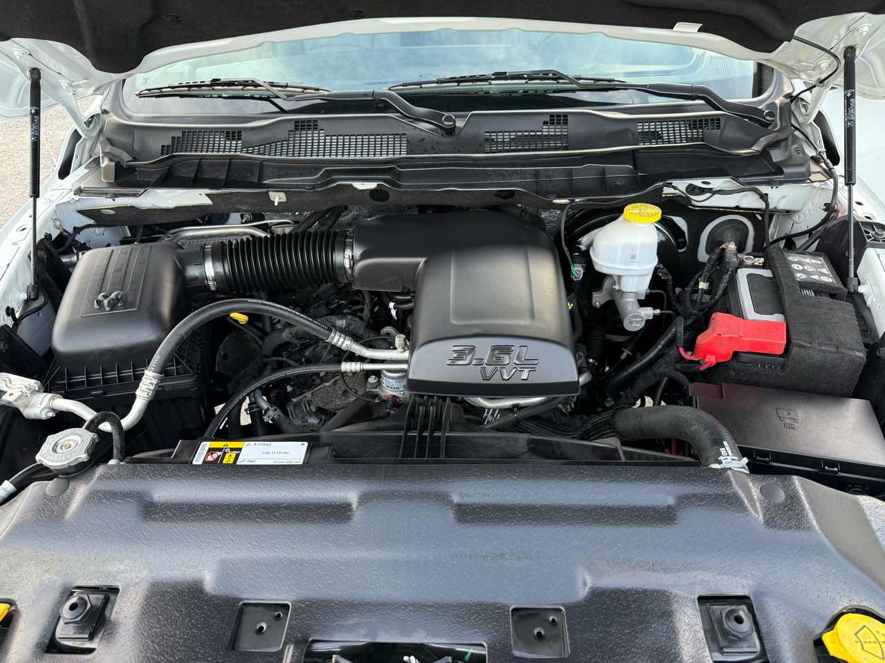 RAM 1500 Classic Tradesman 4x2 Crew Cab 5'7" Box 2023