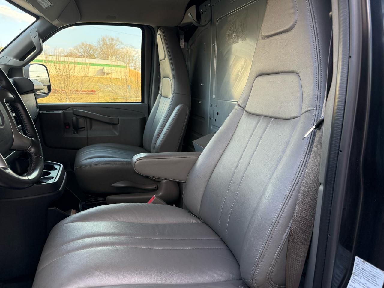 Chevrolet Express Cargo Van RWD 2500 135" 2018
