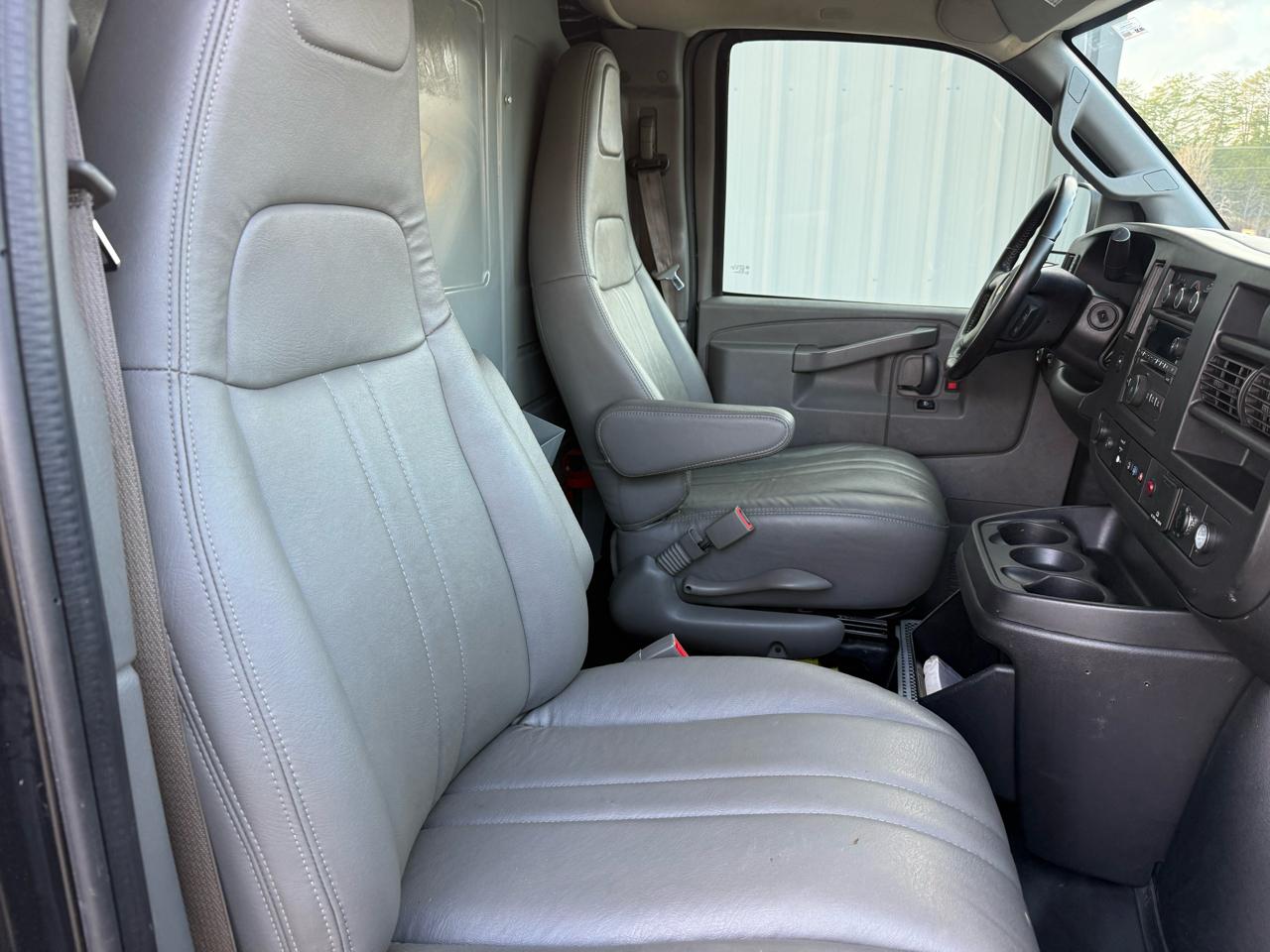 Chevrolet Express Cargo Van RWD 2500 135" 2018