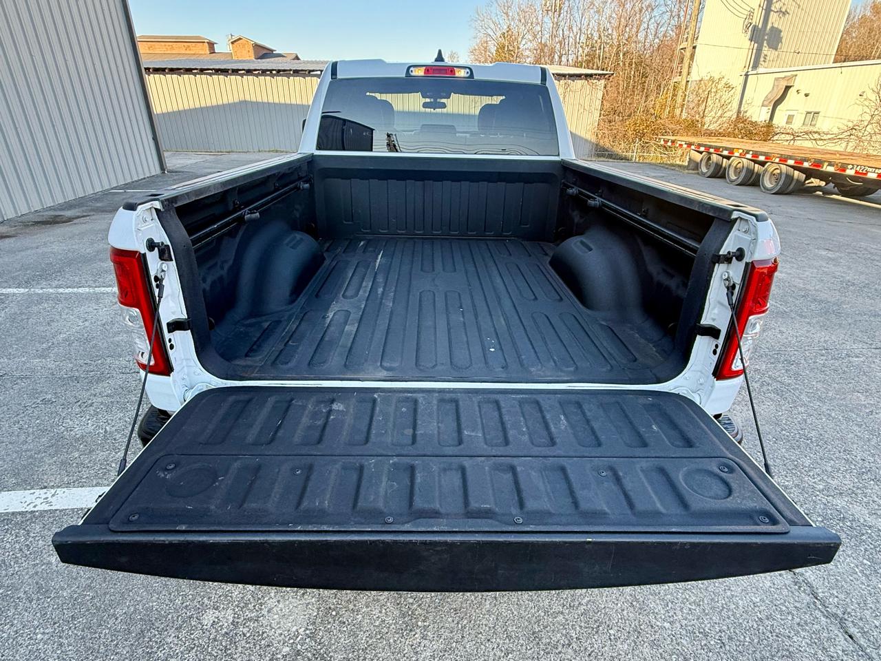 RAM 1500 Tradesman 4x4 Quad Cab 6'4" Box 2022