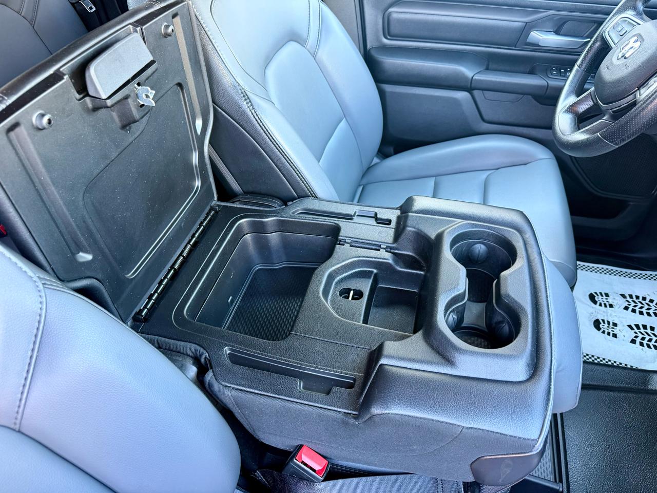 RAM 1500 Tradesman 4x4 Quad Cab 6'4" Box 2022