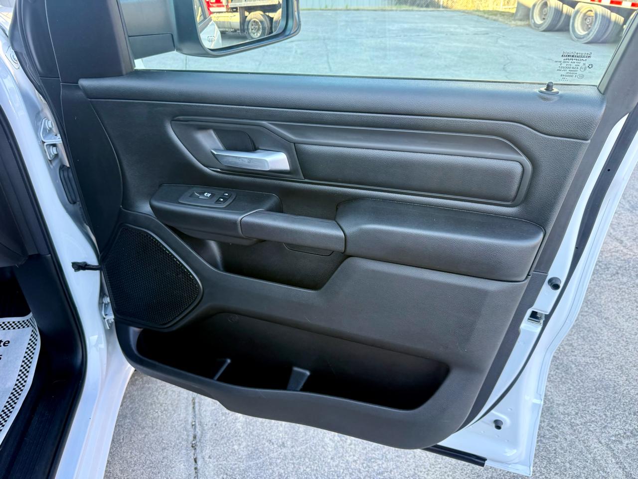 RAM 1500 Tradesman 4x4 Quad Cab 6'4" Box 2022