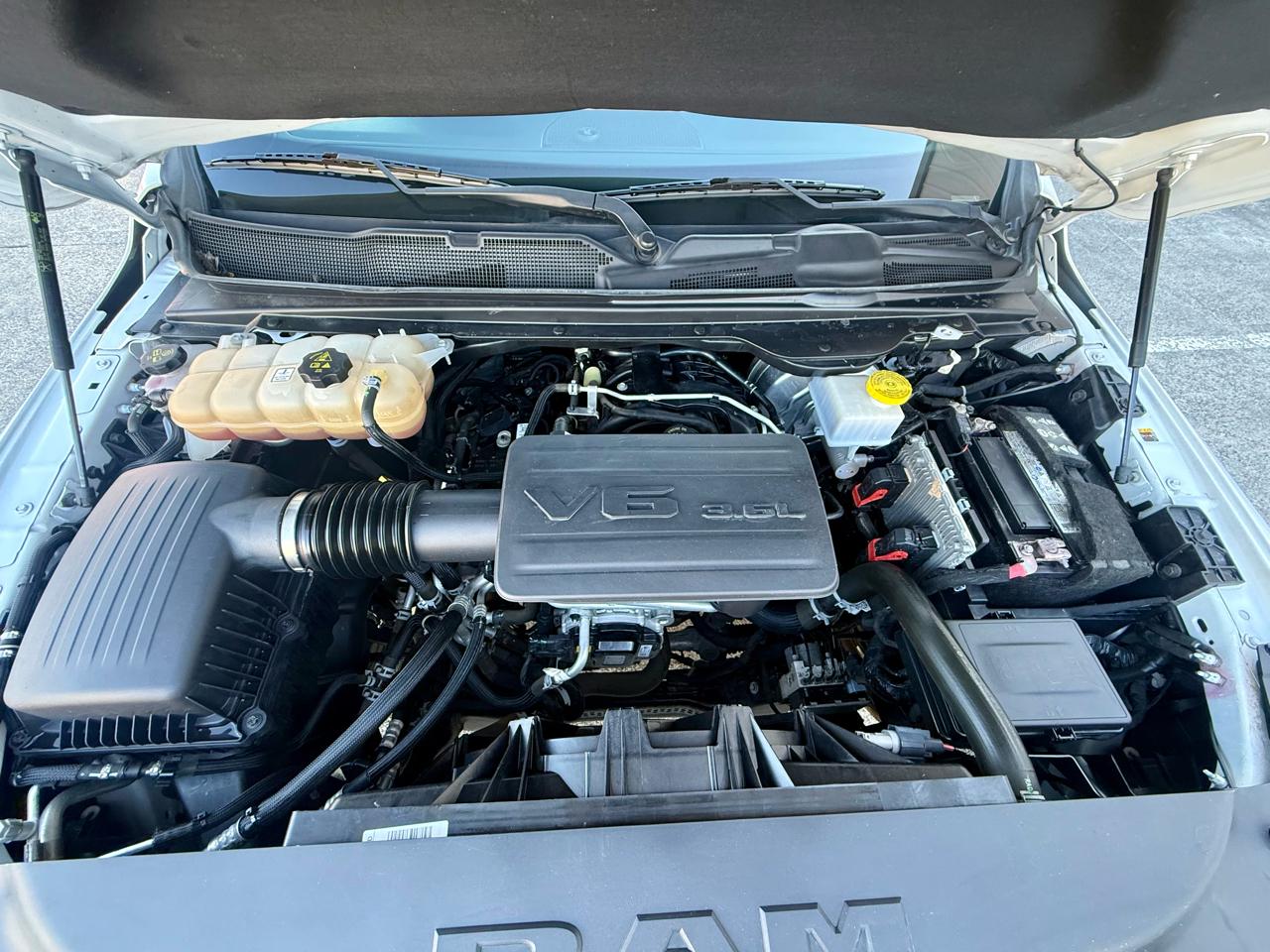 RAM 1500 Tradesman 4x4 Quad Cab 6'4" Box 2022