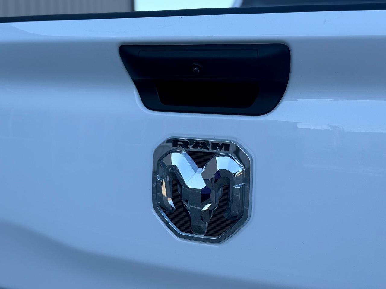 RAM 1500 Tradesman 4x4 Quad Cab 6'4" Box 2022