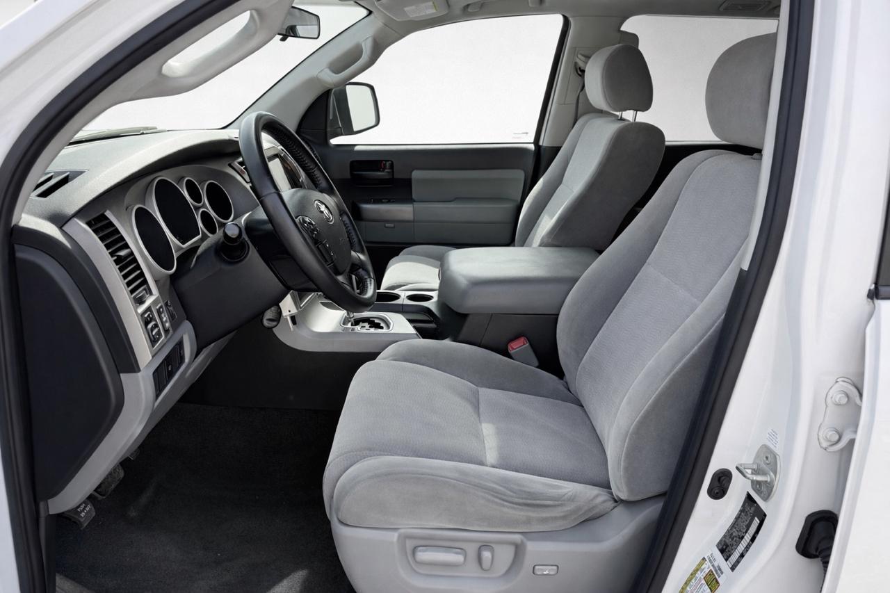 Toyota Sequoia SR5 4WD 2012