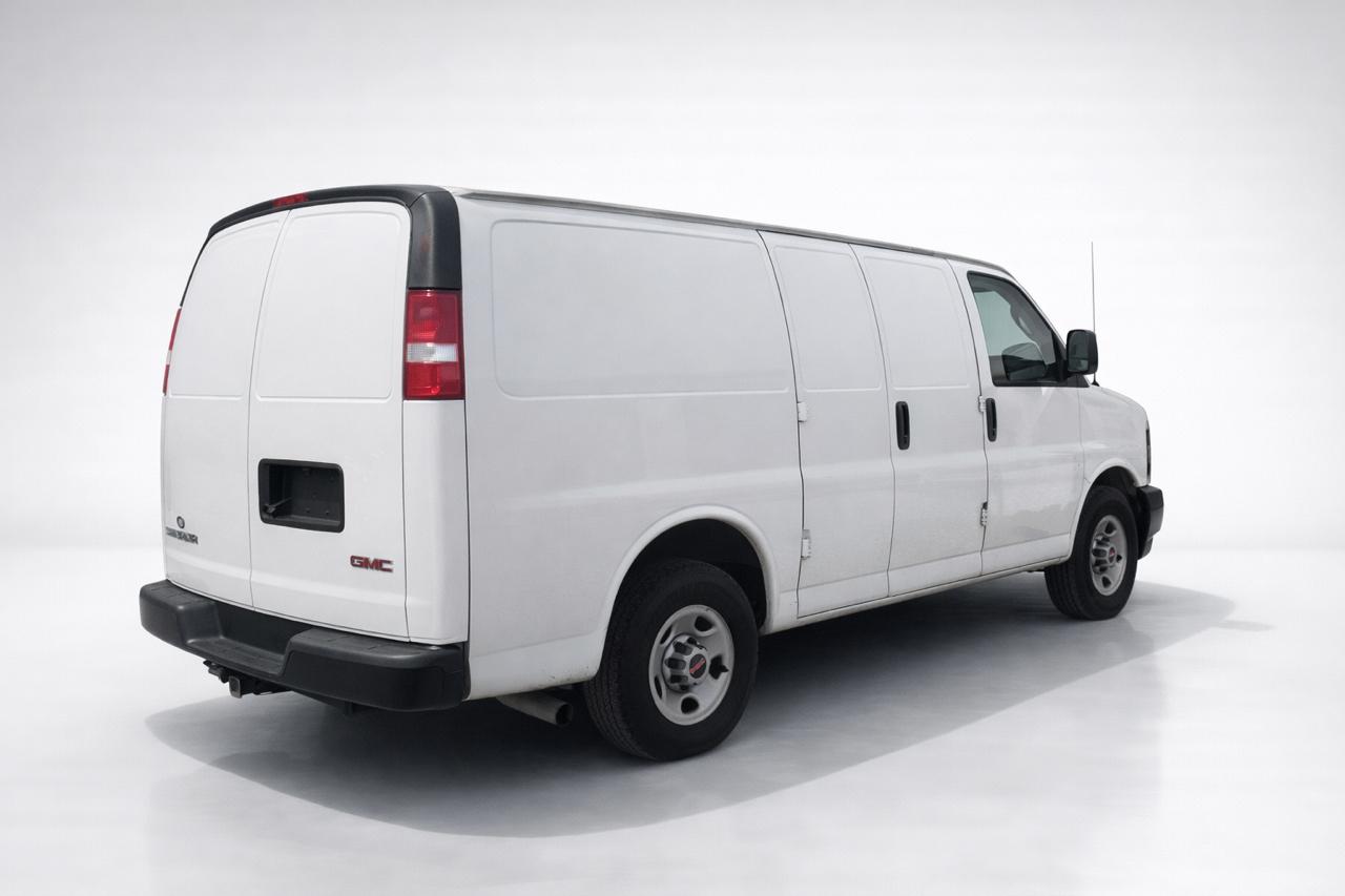 GMC Savana Cargo Van RWD 2500 135" 2021