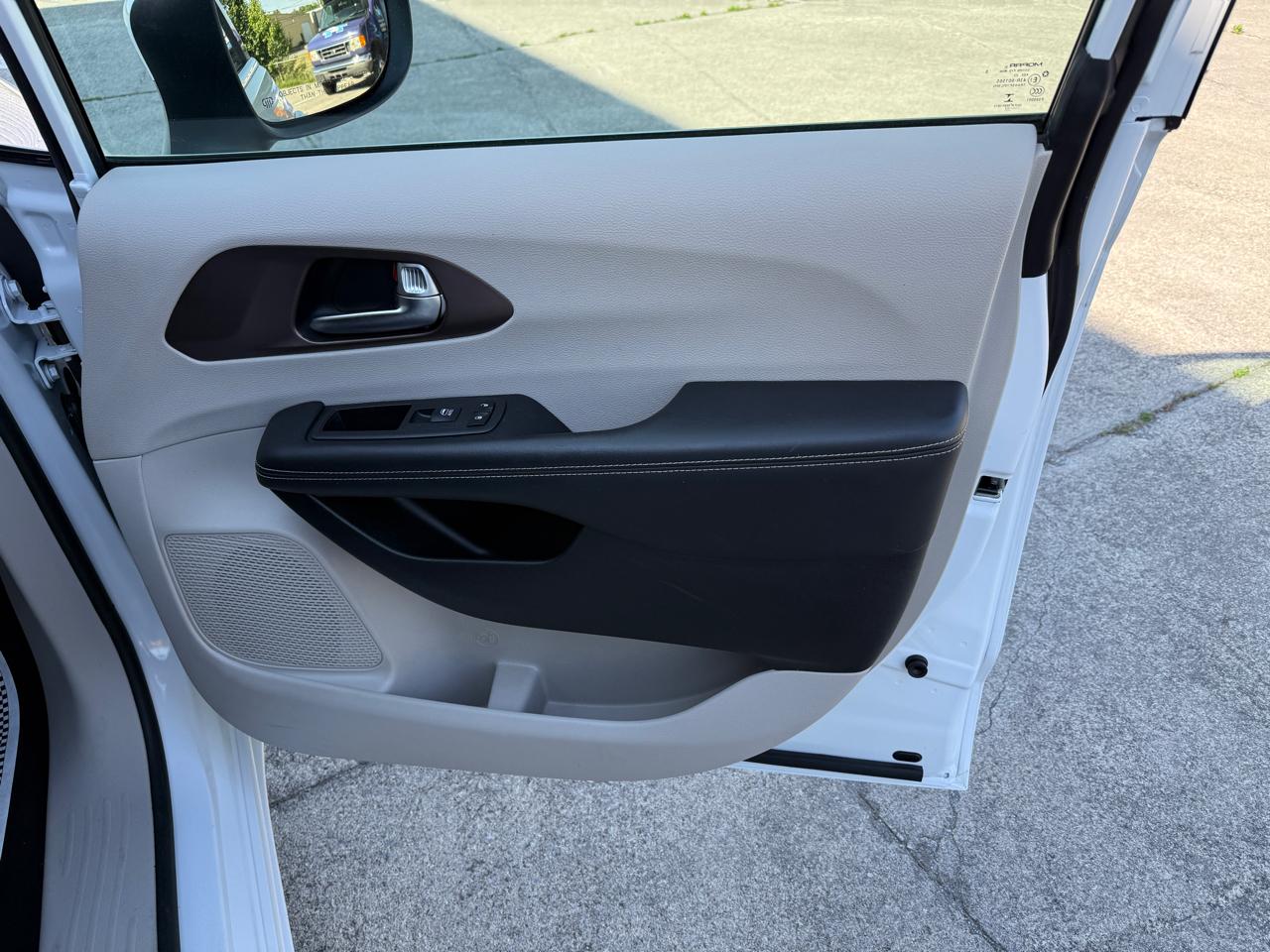 Chrysler Voyager  2022