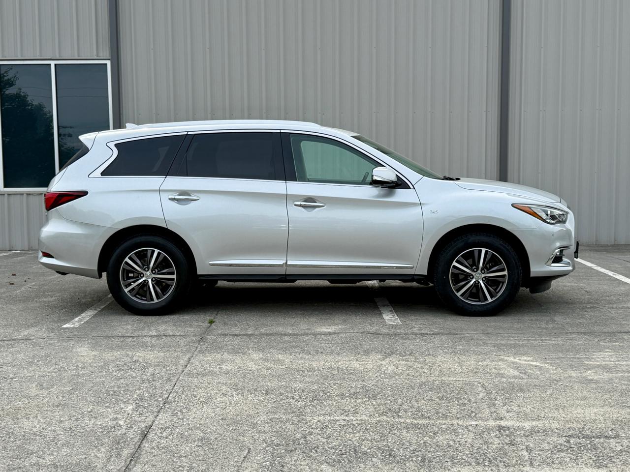Infiniti QX60 LUXE AWD 2019