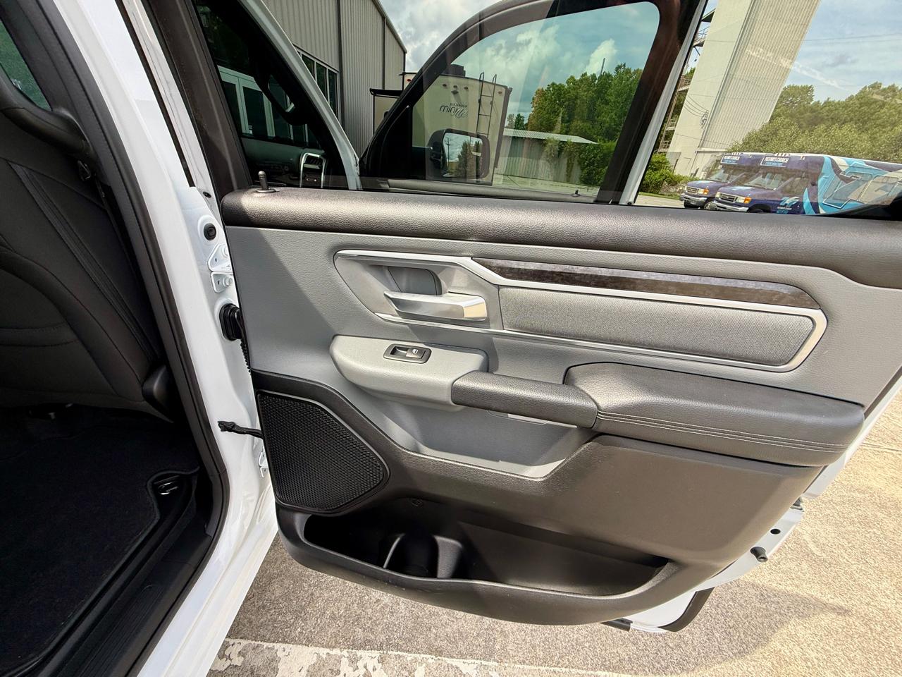 RAM 1500 Big Horn 4x4 Crew Cab 5'7" Box 2023