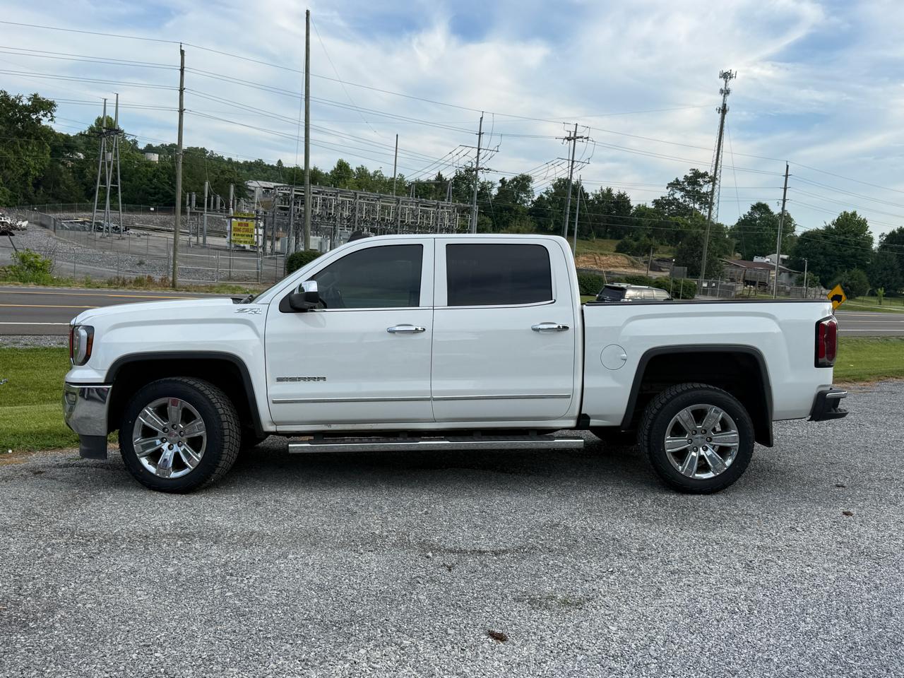 GMC Sierra 1500 4WD Crew Cab 143.5" SLT 2018